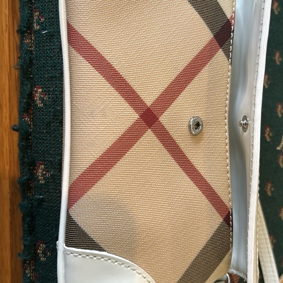 Burberry nova checked patencalfskin flap small bag 9 x 4” - Picture 6 of 8